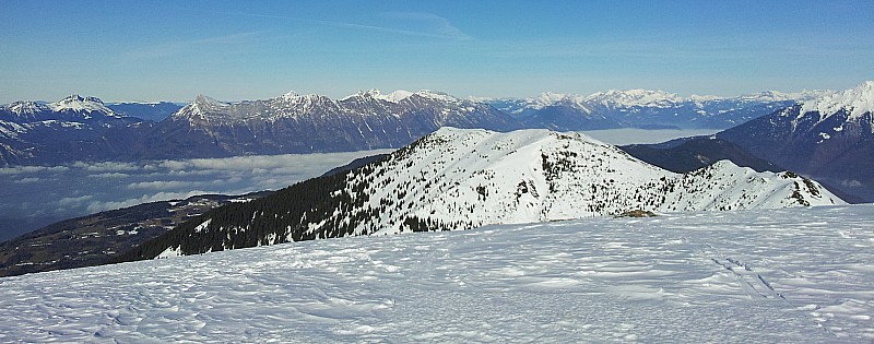 #7 sommet du Chapotet 2 : vue vers le bout N de la chaîne de Belledonne sommet du Chapotet 2 : vue vers le bout N de la chaîne de Belledonne