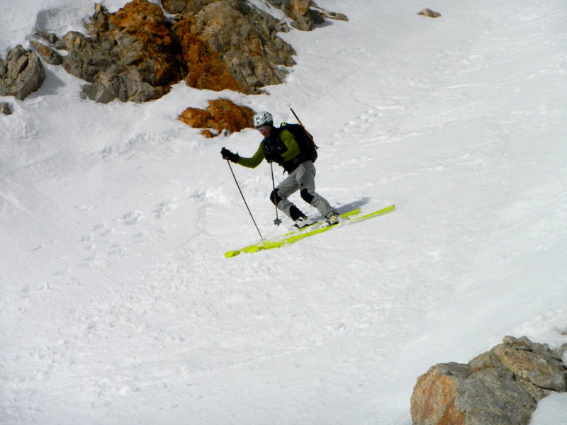 Prefouns : ... avec ses skis qui se voient de nuit !