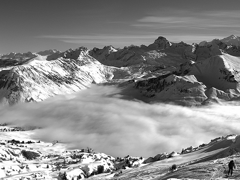 #3 Pointe Percée : et la vallée du Maroly qui sort de la grisaille Pointe Percée : et la vallée du Maroly qui sort de la grisaille