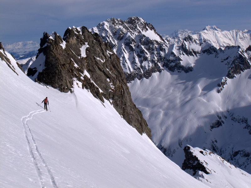 Couloir de la Balme : du sommet on rejoint la brèche d'entrée du couloir