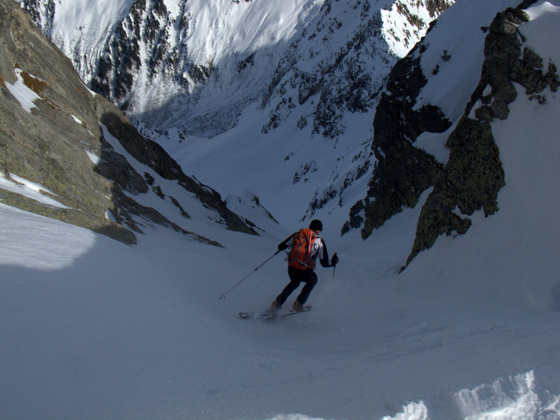 #18 Couloir de la Balme : neige dure en haut avec un super grip Couloir de la Balme : neige dure en haut avec un super grip