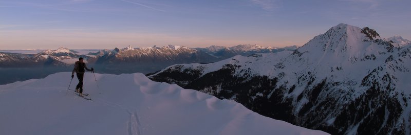 Petit Charnier : le jour se lève sur les Bauges