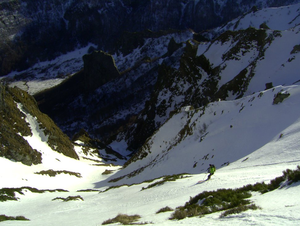 #3 puy des Crebasses : couloir du Chapial (sous le sommet) puy des Crebasses : couloir du Chapial (sous le sommet)