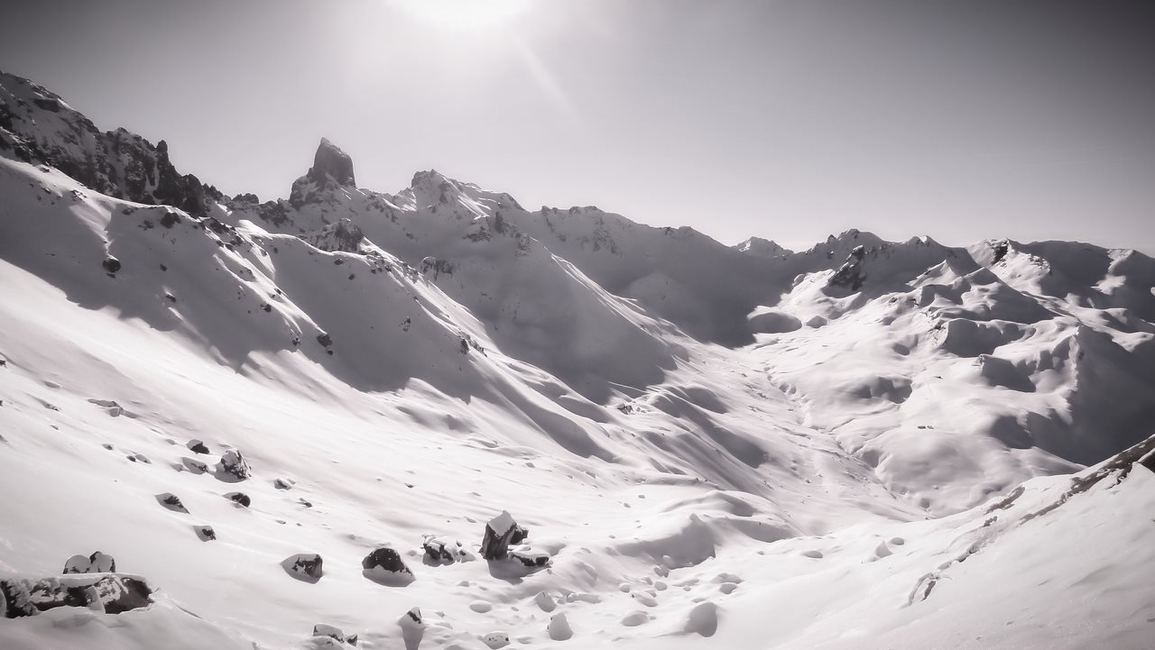 vallon sous l'aiguille du lac : Mont Coin au fond