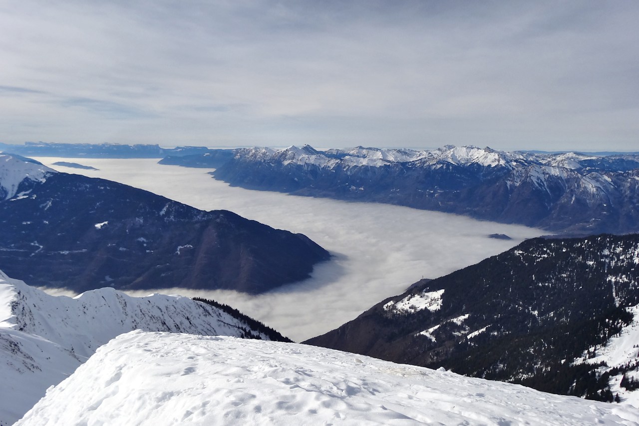 Du sommet : Superbe mer de nuages sur la Combe de Savoie.