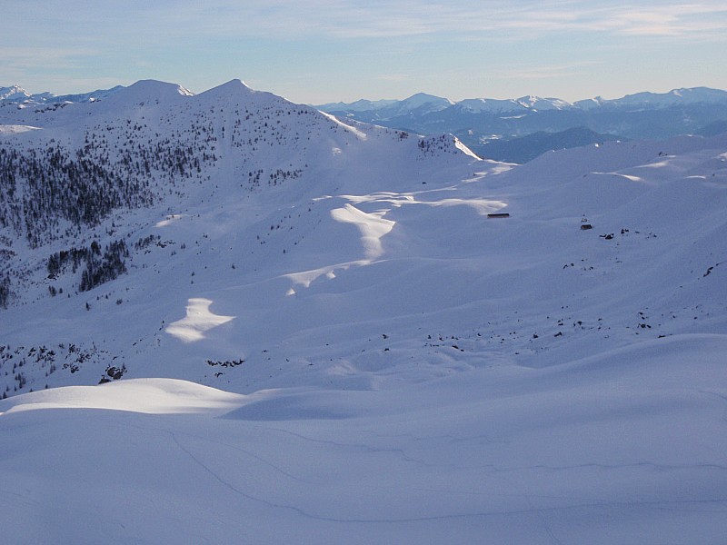 #1 plateau de La Gardette : vue sur le plateau de la Gardette à droite :Le Col,à gauche:la crête et le sommet de la Fourche.
Prise de vue depuis le Pic de la Gardette(2247 m)(Pénas) plateau de La Gardette : vue sur le plateau de la Gardette à droite :Le Col,à gauche:la crête et le sommet de la Fourche.
Prise de vue depuis le Pic de la Gardette(2247 m)(Pénas)
