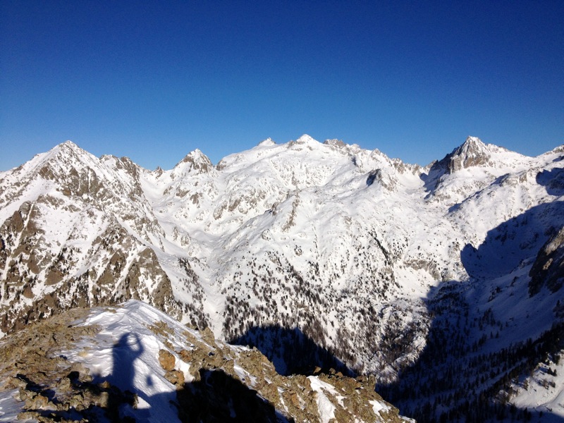 De G à D plus à l'W : : Pélago - Caires Nègres - Cime de Baissette - Guilié - Tête de la Ruine - Argentera - Caire Agnel