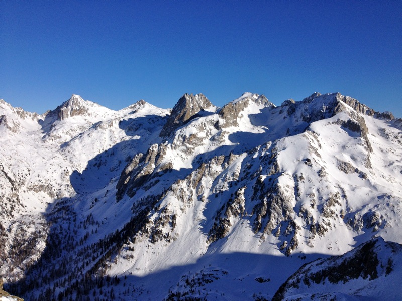 De G à D : Col de la Ruine - Caïre Agnel - Cime Agnel - Cougourde - Cime des Gaisses - cime du Lombard