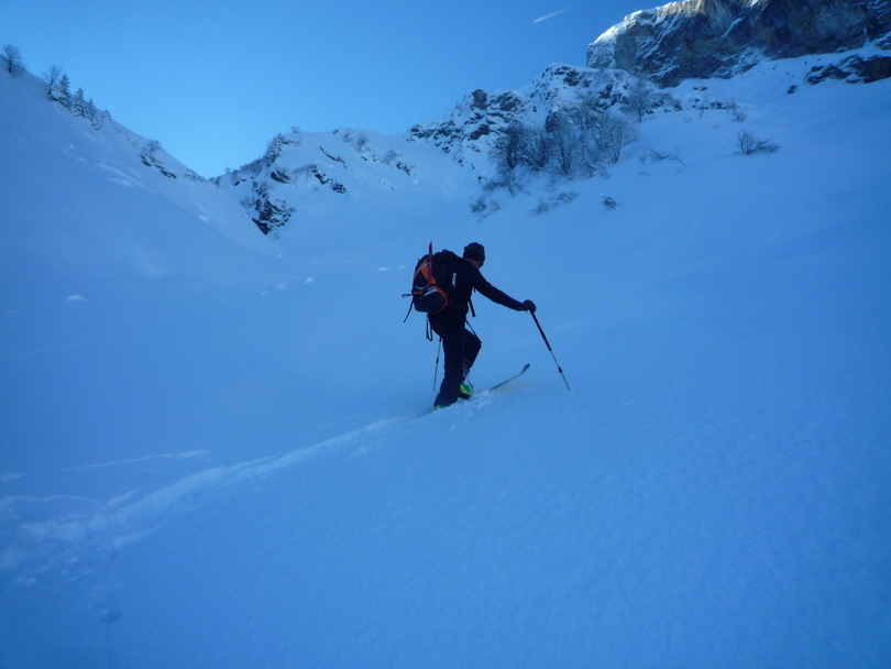 #2 Vers le Charvin et environs : Pïerre s Vers le Charvin et environs : Pïerre s'emploie à la trace dans le frigo...