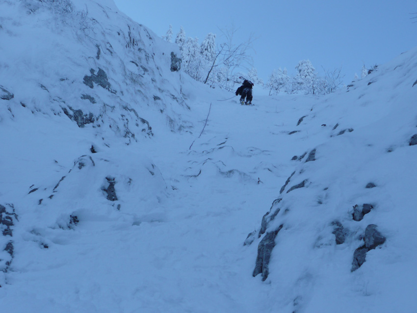#10 rappel à Chamechine : C rappel à Chamechine : C'est con de marcher à pied quand on a des skis !!! ...Mais moins con que de skier sur les cailloux...