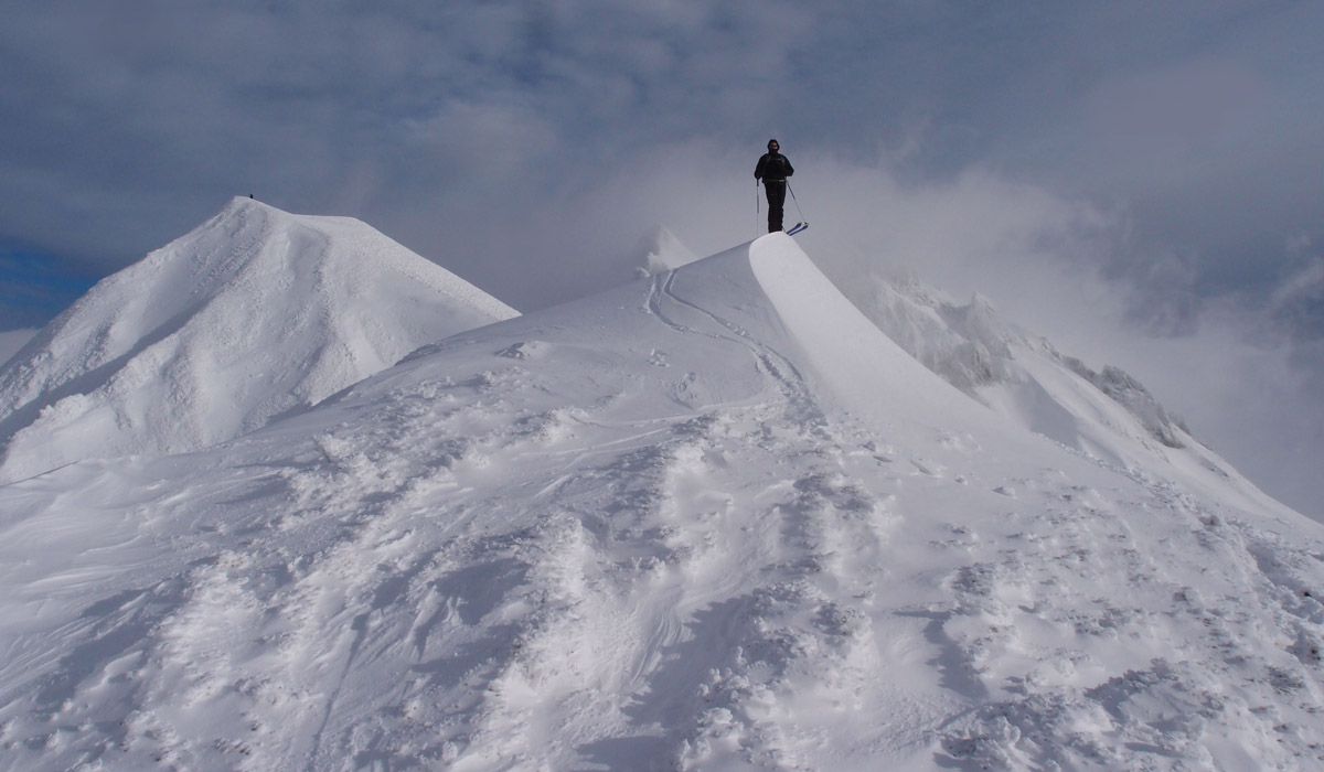 ça frime : c'est l'homme qui a vaincu l'avalanche et qu'à pas eu peur