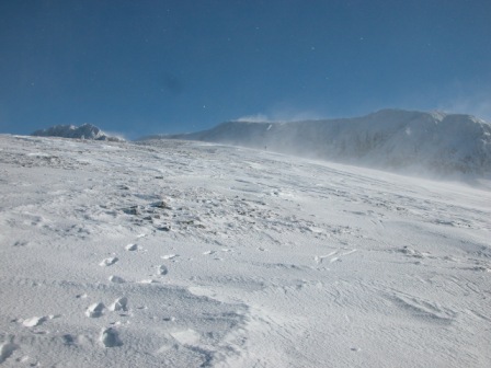 #2 En arrivant au sommet : Le vent et les cailloux... En arrivant au sommet : Le vent et les cailloux...