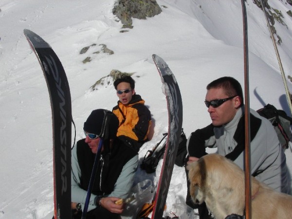 #4 Arrêt Chocapicks au col : Halte delicieuse au col où c Arrêt Chocapicks au col : Halte delicieuse au col où c'est le déballage de victuailles. Y en a même qui pousse le luxe d'avoir des cornichons dans les sandwichs !