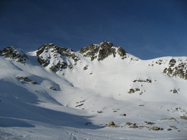 #5 Descente depuis les Frettes : Itinéraire de descente depuis les Frettes. Nous avons réussi à trouver de la neige agréable dans les zones préservées du soleil et du vent mais il fallait quand même de la cuisse ;) Descente depuis les Frettes : Itinéraire de descente depuis les Frettes. Nous avons réussi à trouver de la neige agréable dans les zones préservées du soleil et du vent mais il fallait quand même de la cuisse ;)