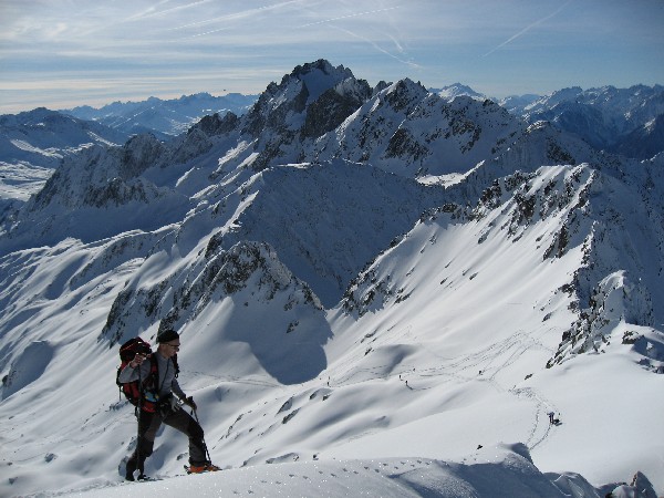 #2 Moms arrivant au sommet : Moms, malgré sa crêve et sa toux, arrive au sommet après une montée rondement menée en 2h ;) Moms arrivant au sommet : Moms, malgré sa crêve et sa toux, arrive au sommet après une montée rondement menée en 2h ;)