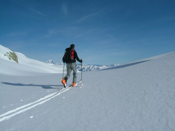 #6 Jerome en fond de Mont Blanc : Le Mont Blanc n Jerome en fond de Mont Blanc : Le Mont Blanc n'est pas encore recouvert de sa calotte