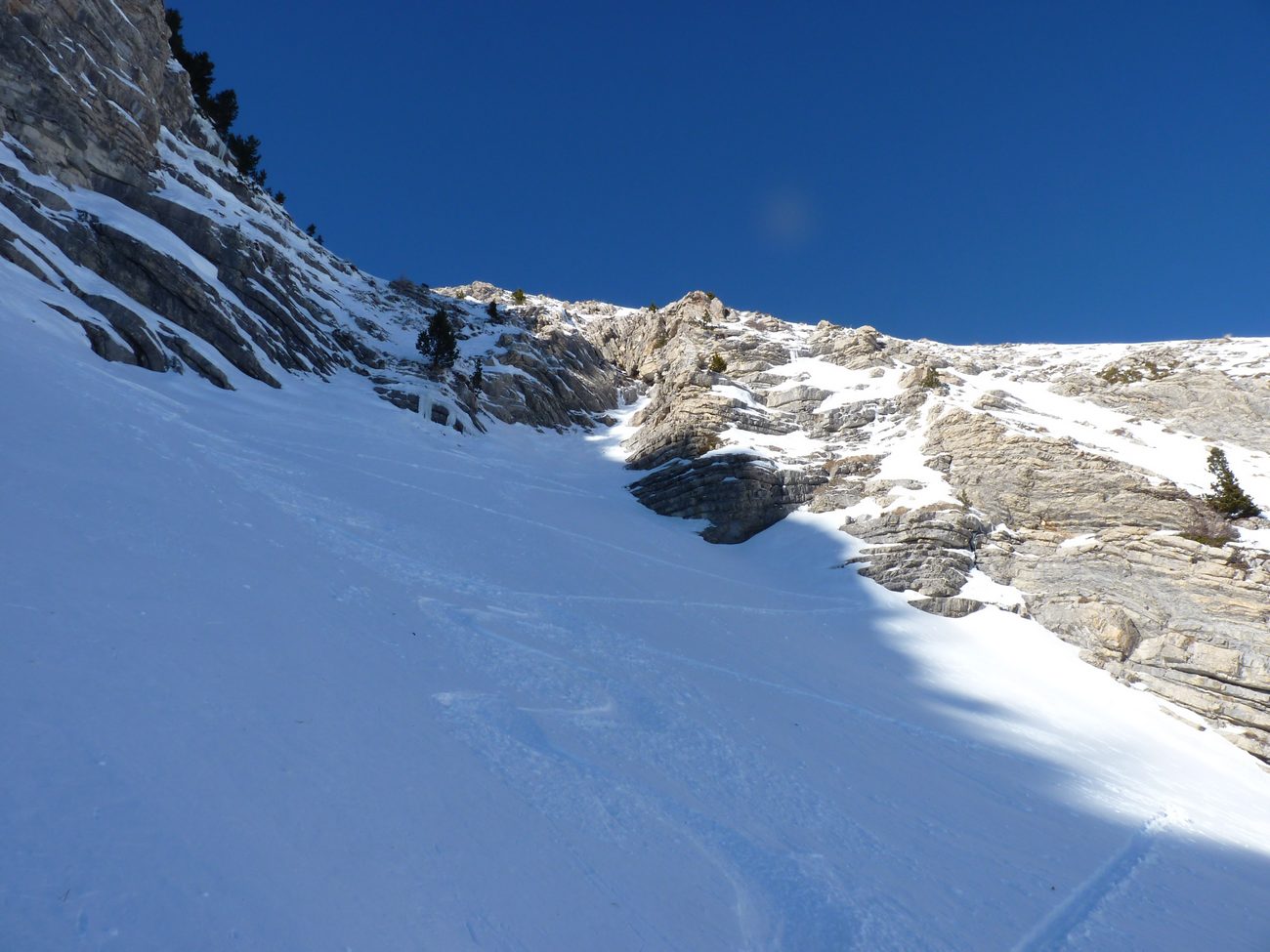 #7 Poudre sous le verrou : Vu sur la traversée et le haut de la pente Poudre sous le verrou : Vu sur la traversée et le haut de la pente