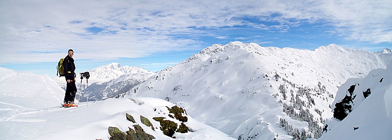 #16 Panorama : Vu d Panorama : Vu d'ensemble de l'arête permettant d'accéder au Mirantin.