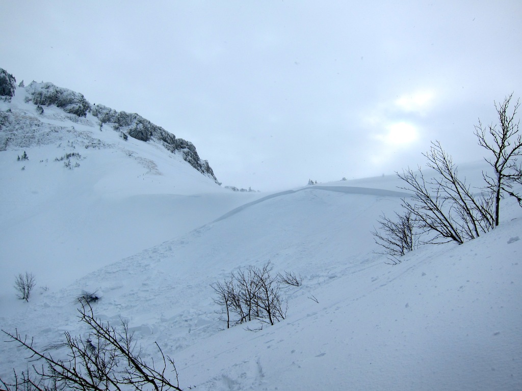 #1 petit som : avalanche sous le col petit som : avalanche sous le col