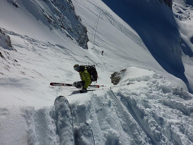 #14 couloir W : Le passage raide rive droite de l couloir W : Le passage raide rive droite de l'étroiture du bas.