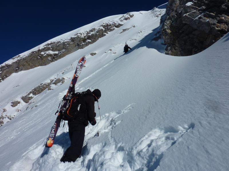#4 L L'Etale, pointe Sud ,couloir W : Laurent, fera la trace jusqu'en haut, ici, le passage scabreux du verrou