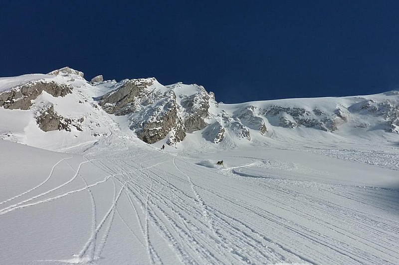 #15 couloir W : Sous le couloir,bonne poudreuse couloir W : Sous le couloir,bonne poudreuse
