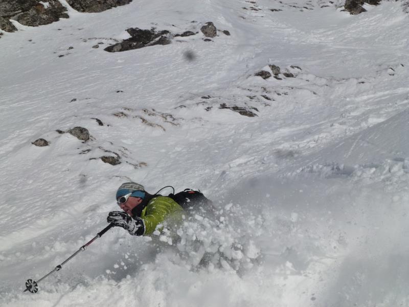 #8 L L'Etale, pointe Sud ,couloir W : Mathieu en télémark, envoi l'pâté !