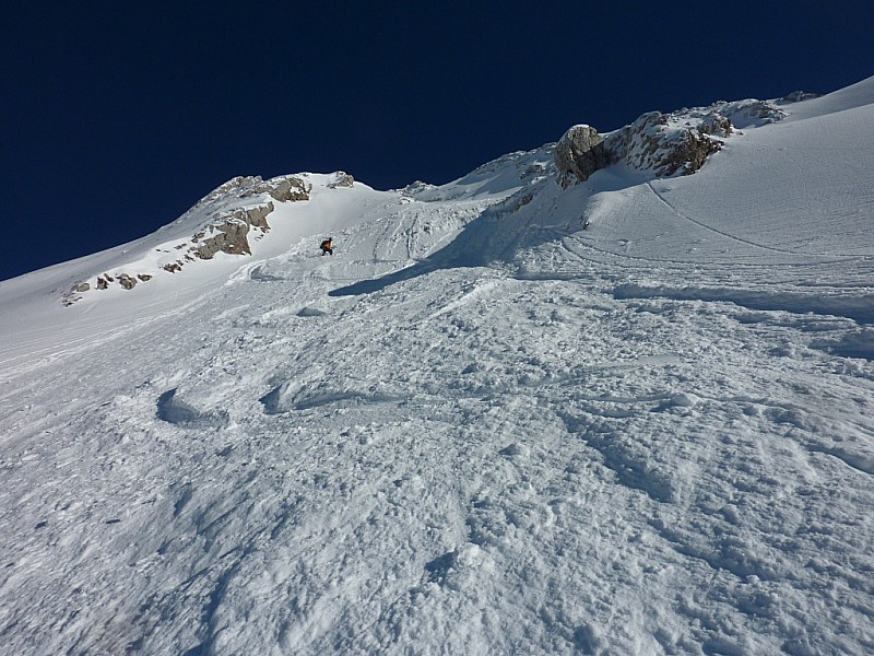 #13 couloir W : Dans le bas, recherche d couloir W : Dans le bas, recherche d'un passage pour éviter l'étroiture du bas.
