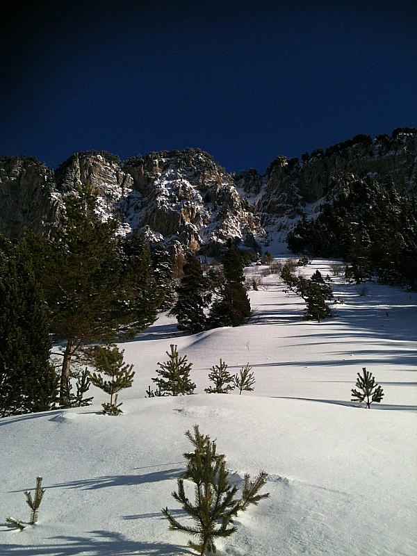 #1 le couloir W : à la sortie de la forêt, avant le dernier raidillon pour le pas. le couloir W : à la sortie de la forêt, avant le dernier raidillon pour le pas.