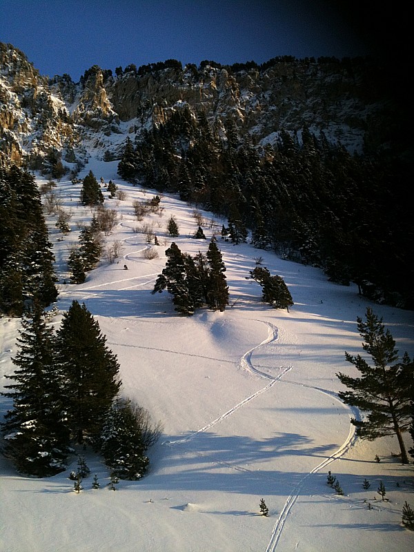#3 montée, descente : que du bon, partir plus tôt pour pouvoir rayer tous les couloirs!!!
moquette montée, descente : que du bon, partir plus tôt pour pouvoir rayer tous les couloirs!!!
moquette