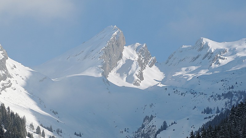 #6 Dent du Chatelet : brèche (sommet de la Marion) et sommet de la Blonnière, entre brume et soleil Dent du Chatelet : brèche (sommet de la Marion) et sommet de la Blonnière, entre brume et soleil