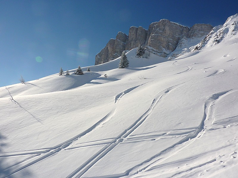 #5 Grand bleu sur grand blanc : Vieilles traces sous l Grand bleu sur grand blanc : Vieilles traces sous l'Agnellerie.