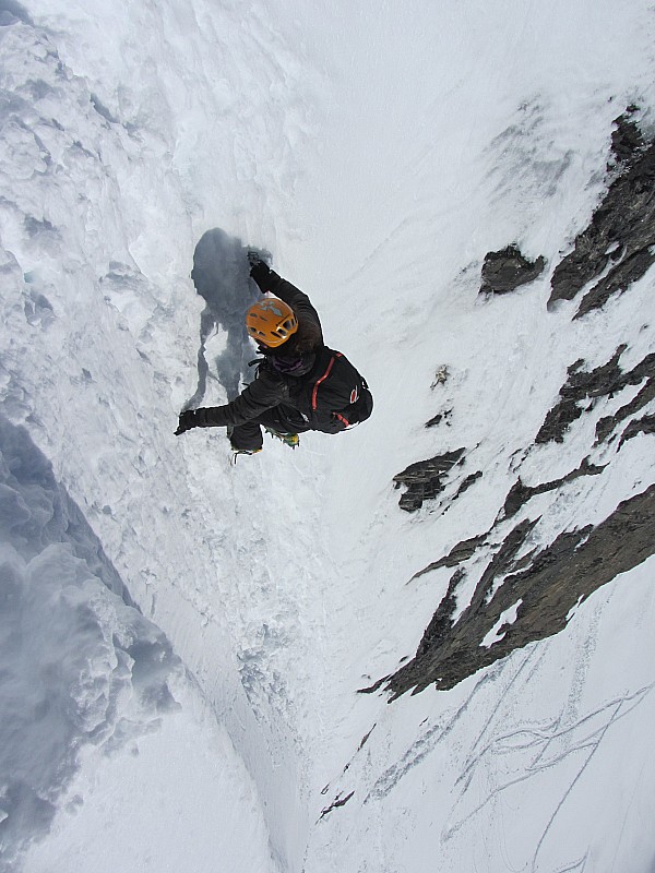#3 Dérochoir : Le crux : un petit mur de neige plaquée à 85° :) Dérochoir : Le crux : un petit mur de neige plaquée à 85° :)