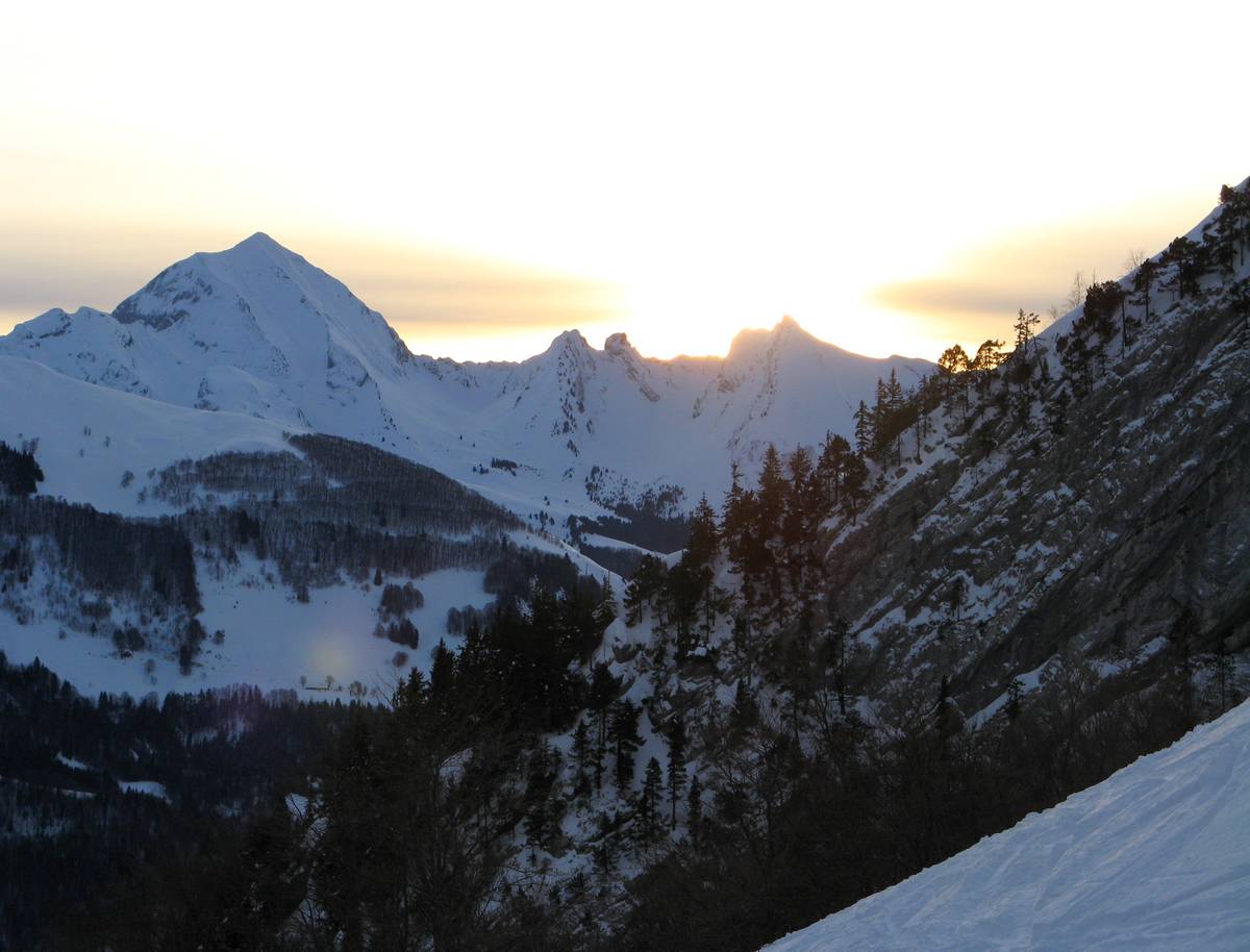 Mont Charvin : Se soleil se lève sur notre spot d'hier