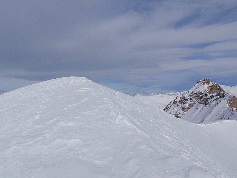 Sommet (2617 m) : à droite le Sommet de la Montagne Pellat (2675 m)