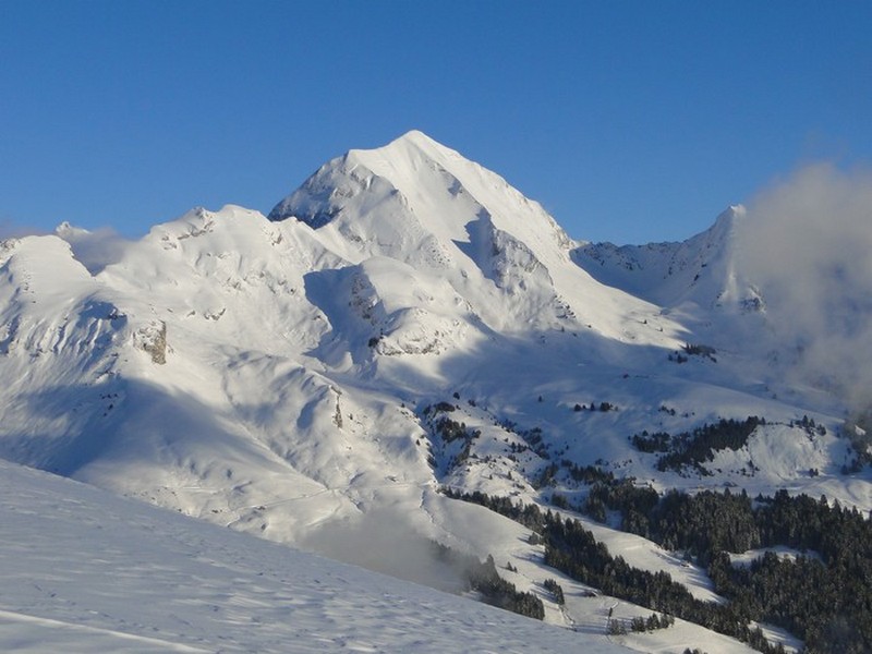 #1 Charvin : Trace de montée dans la combe sud-ouest. Charvin : Trace de montée dans la combe sud-ouest.