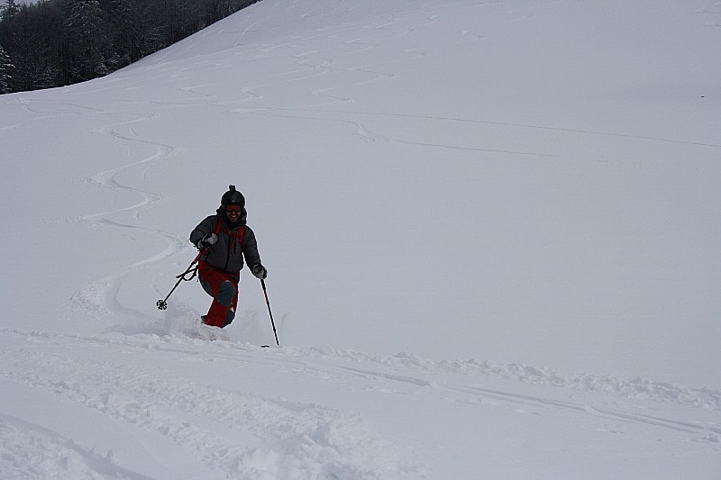 #5 2ème descente : sous le couloir W, il commence à y avoir des traces mais il reste de la place, et la neige est toujours aussi bonne ! 2ème descente : sous le couloir W, il commence à y avoir des traces mais il reste de la place, et la neige est toujours aussi bonne !