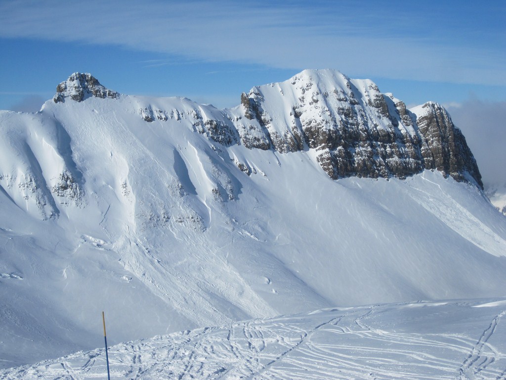 #17 A droite de tête Pelouse : Le chaînon de montagnes où passe au pied la combe des Foges A droite de tête Pelouse : Le chaînon de montagnes où passe au pied la combe des Foges