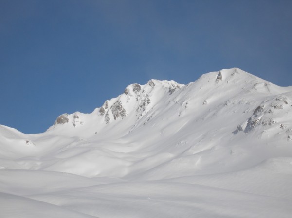 #8 Crêt du Rey, face sud-ouest : Pour les adeptes de la pente, les deux couloirs de la face sud-ouest du Crêt du Rey... 2200 m pour le tour complet. Crêt du Rey, face sud-ouest : Pour les adeptes de la pente, les deux couloirs de la face sud-ouest du Crêt du Rey... 2200 m pour le tour complet.