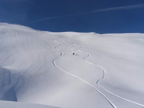 #4 La quintessence de la vie : Et la descente en a que plus de saveur...
Immagine ce que ça doit être, toi, pauvre héliskieur... La quintessence de la vie : Et la descente en a que plus de saveur...
Immagine ce que ça doit être, toi, pauvre héliskieur...