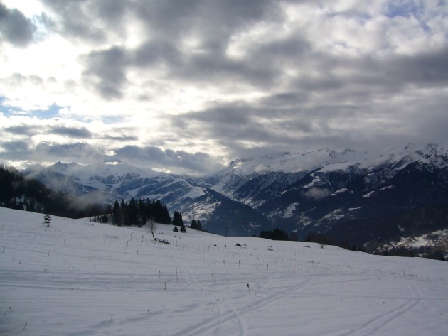Vue sur la Vanoise : certes, les "grands" sommets ne sont pas encore visibles... toutefois, la neige est bien tombée dans ce secteur...