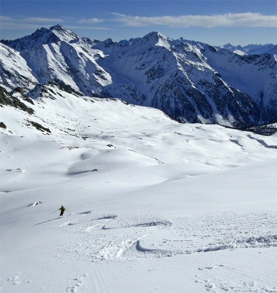 #5 Versant Est : En face le Mt Fallère (3090m) et le Mt Rouge (2943m). Versant Est : En face le Mt Fallère (3090m) et le Mt Rouge (2943m).