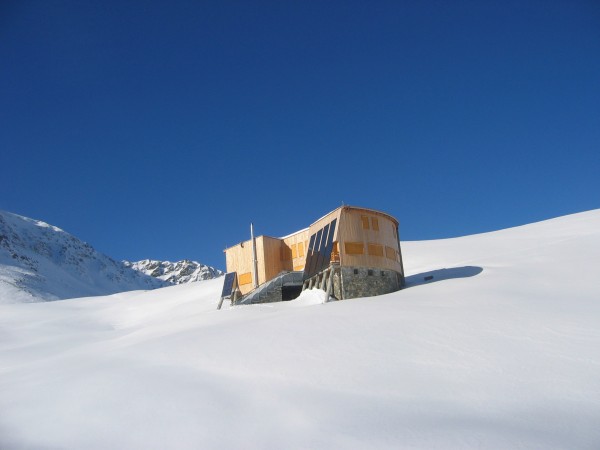 #5 Refuge de Peclet-Polset : Le refuge prend le soleil Refuge de Peclet-Polset : Le refuge prend le soleil
