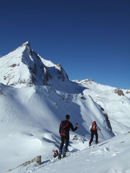 #5 Faux sommet : Yann et AnneCé en chemin vers le faux sommet (photo Batman) Faux sommet : Yann et AnneCé en chemin vers le faux sommet (photo Batman)