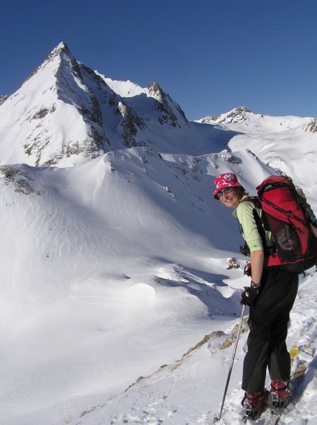 #2 Roc d Roc d'Enfer : Anne-Cé toute contente de savoir qu'on va lui rajouter 300m de D+, la Pointe de Combe Neuve au fond