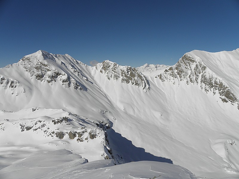 #8 Fleurendon, Col de la Coupa et en fond le Vieux Chaillol. Fleurendon, Col de la Coupa et en fond le Vieux Chaillol.