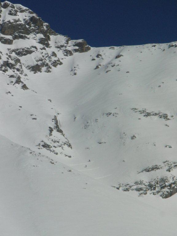 #5 choucières brêche W : les traceurs repartent vers le col des Lauzières; on est moins ambitieux et remontons à tête virante... choucières brêche W : les traceurs repartent vers le col des Lauzières; on est moins ambitieux et remontons à tête virante...