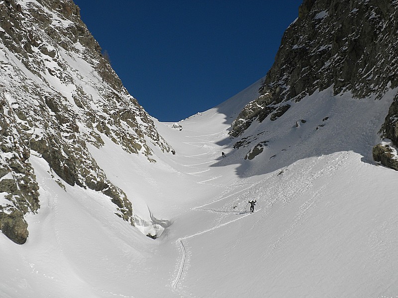 #8 goulet le gourette : bonne trace le premier goulet passe sans problèmes... goulet le gourette : bonne trace le premier goulet passe sans problèmes...
