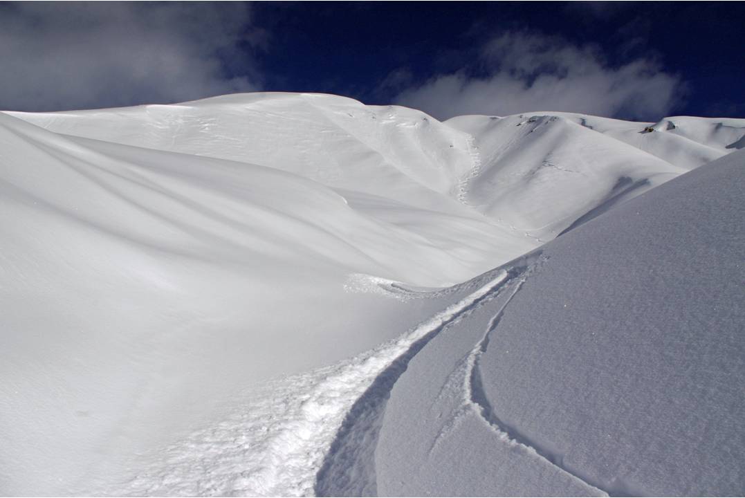 #10 600 m dans le val : Pendant près de 600m de D-... dans la poudreuse et dans le relief... 600 m dans le val : Pendant près de 600m de D-... dans la poudreuse et dans le relief...