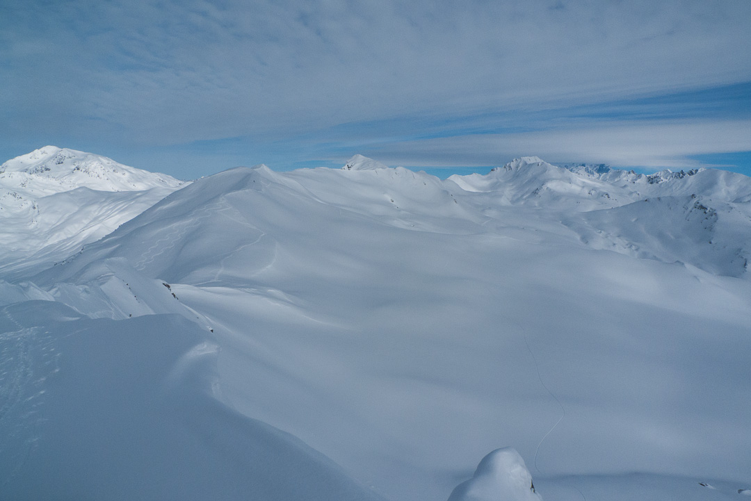 Blancs en neige : Le col du Vâ et la crête qui suit depuis le Quermoz.